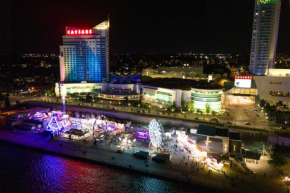 Enjoy the Hot Tub while staying close to Caesars, Riverfront, Downtown & Dining!